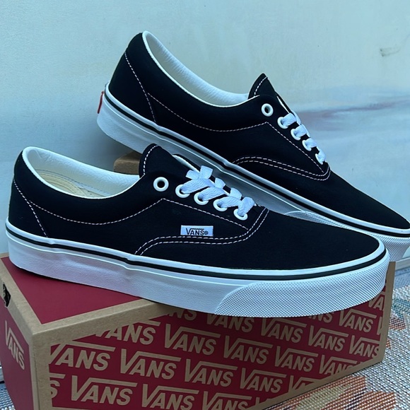 Vans Men’s Era Black
VN000EWZBLK
Sneakers - Picture 14 of 16